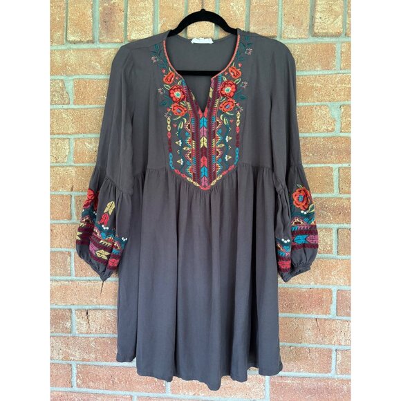 Bohemian Style Gray Tunic Dress With Embroidered Floral Details & Balloon Sleeve - Picture 1 of 10